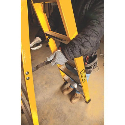 Dewalt Fiberglass Step Ladder, 4-Foot, Type IA, 300-Pound Load Capacity - DXL3010-04